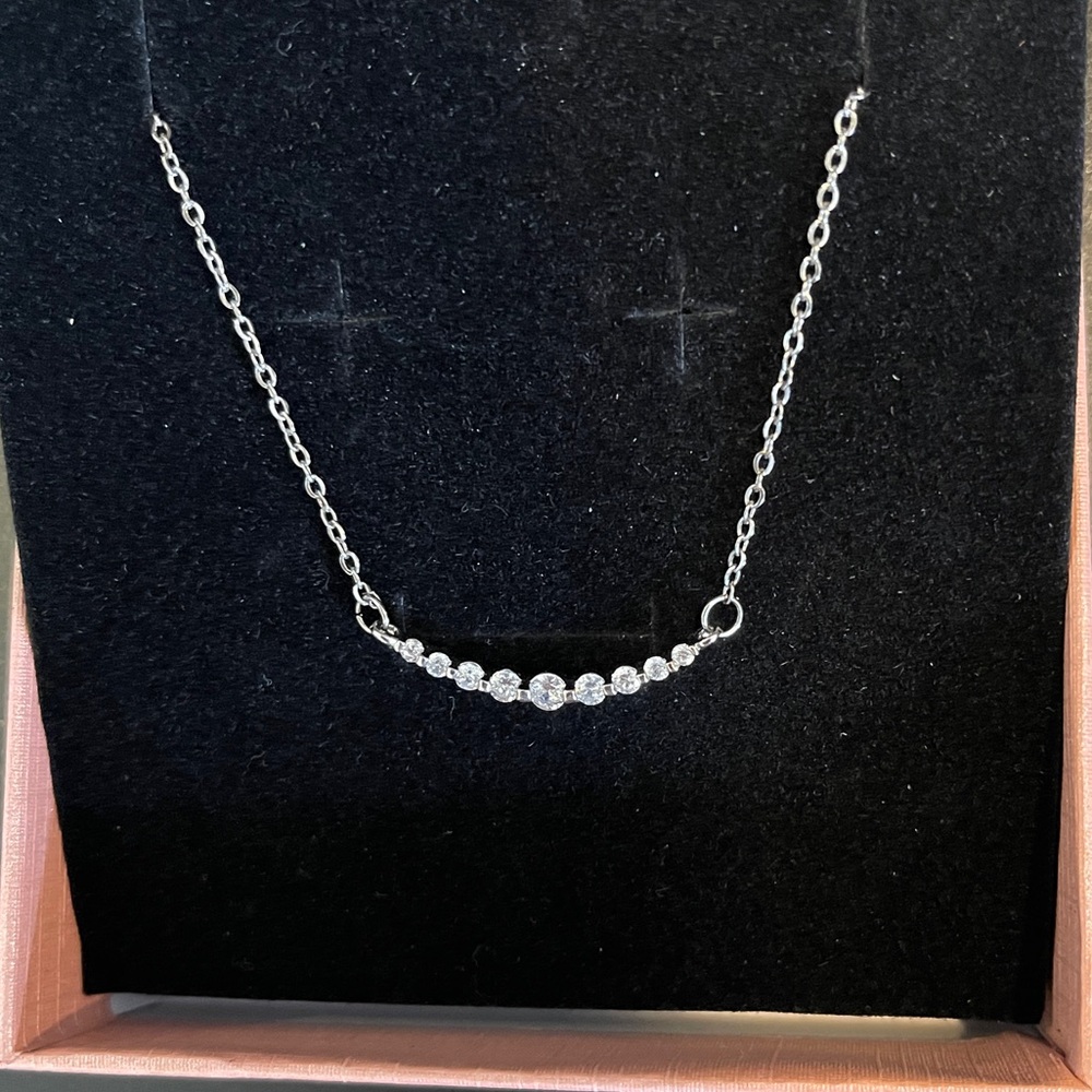Elegant Silver Necklace with Crystal Accents
